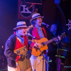 3_Hamburger_Wellenbrecher_Knust_2018_150_