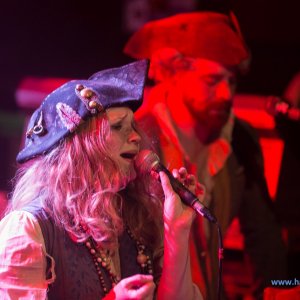 3_Hamburger_Wellenbrecher_Knust_2018_580_