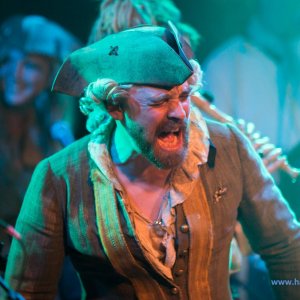 3_Hamburger_Wellenbrecher_Knust_2018_612_