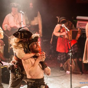3_Hamburger_Wellenbrecher_Knust_2018_659_