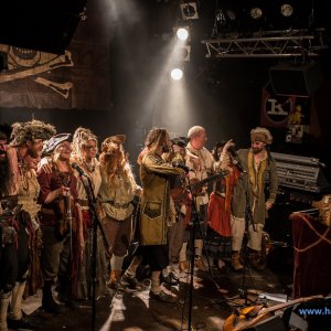 3_Hamburger_Wellenbrecher_Knust_2018_936_