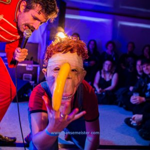 Autumn-Moon-Festival-Freitag-Monsieur-Pompiers-Travelling-Freakshow-2019-600