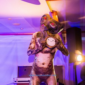 Autumn-Moon-Festival-Freitag-Monsieur-Pompiers-Travelling-Freakshow-2019-989