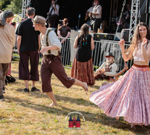 tanzendeslaufendes-volk-und-michi-26