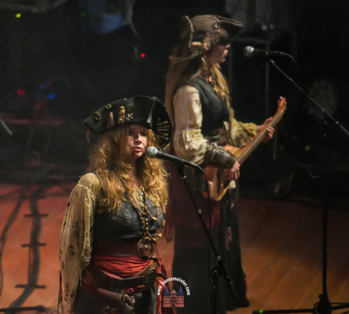 Faun-Pettersson-Fredriksson-Ye-Banished-Privateers-Tour-HEX-EU-und-UK-Tour-2025-Hamburg-398