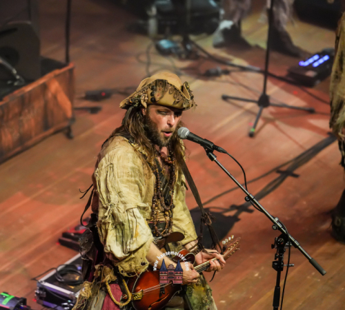 Faun-Pettersson-Fredriksson-Ye-Banished-Privateers-Tour-HEX-EU-und-UK-Tour-2025-Hamburg-421