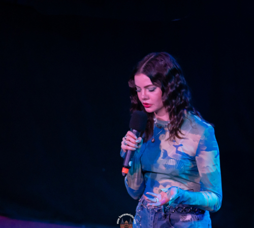 Maria-Clara-Groppler-Mehrjungfrau-im-Riders-Cafe-19-04-2026-77