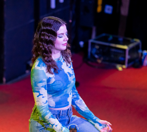 Maria-Clara-Groppler-Mehrjungfrau-im-Riders-Cafe-19-04-2026-8