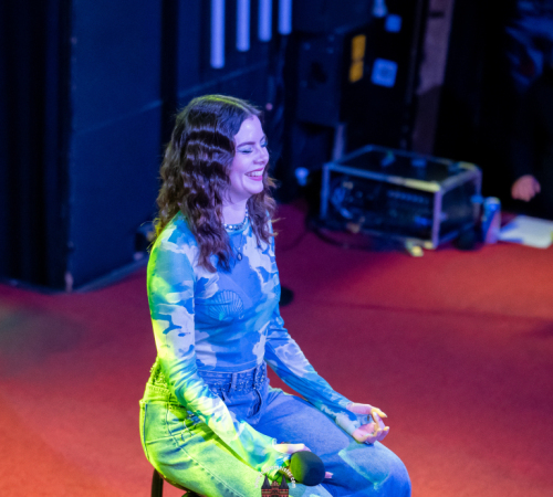 Maria-Clara-Groppler-Mehrjungfrau-im-Riders-Cafe-19-04-2026-9