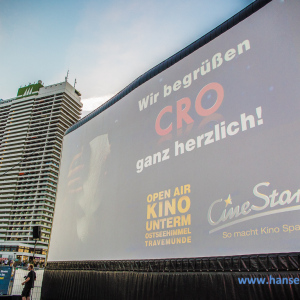 Open_Air_Kino_unterm_Ostseehimmel_Travem_nde_mit_CRO_221_