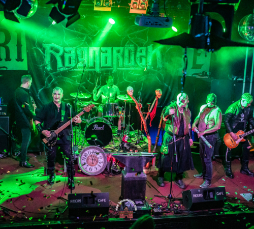 Ragnaroeek-mit-Support-Cultus-Ferox-im-Riders-Cafe-2026-1271