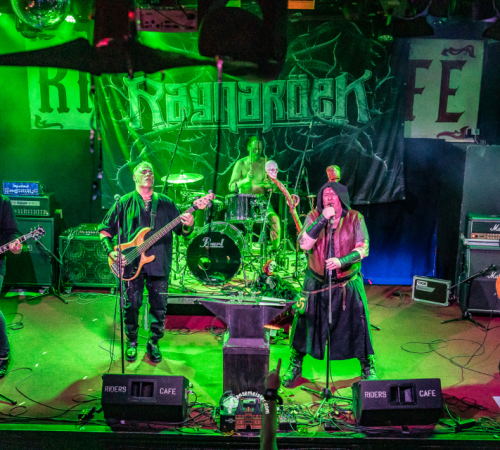 Ragnaroeek-mit-Support-Cultus-Ferox-im-Riders-Cafe-2026-908