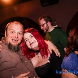 Taverna_Cerritus_Hurley_und_die_Pulveraffen_Sintram_Der_B_475