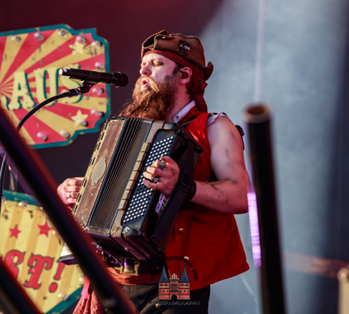 mr.-hurley-und-die-pulveraffen-19