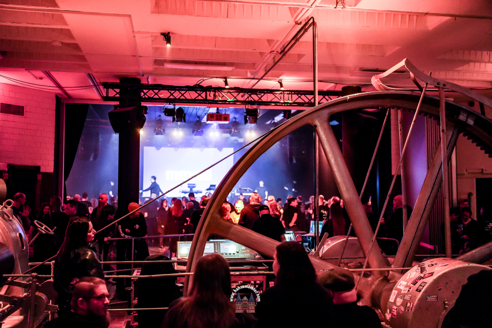 Pulsierende Beats und dunkle Melancholie: Das KIELECTRIC 2026 erobert die Pumpe in Kiel