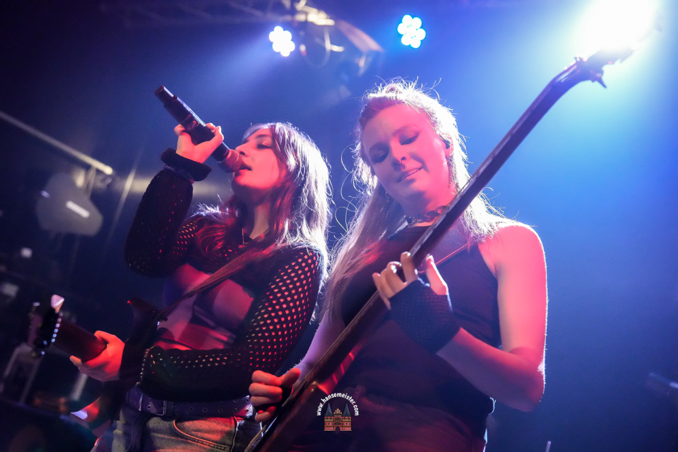 Lokale Power im Inihaus: Quiet Girl und Tiefbegabt liefern ab