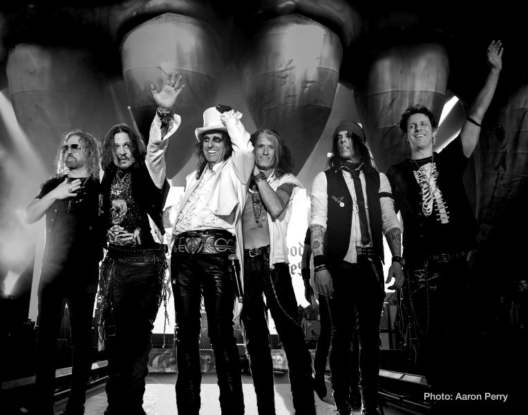 Hollywood Vampires in Hamburg: Die Promi-Rock-Supergroup fordert den Kiez-Tribut